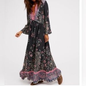Free people “If you only knew “ maxi dress w/leg slits and tie neck size small